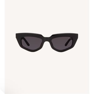 DEZI ON READ SUNGLASSES